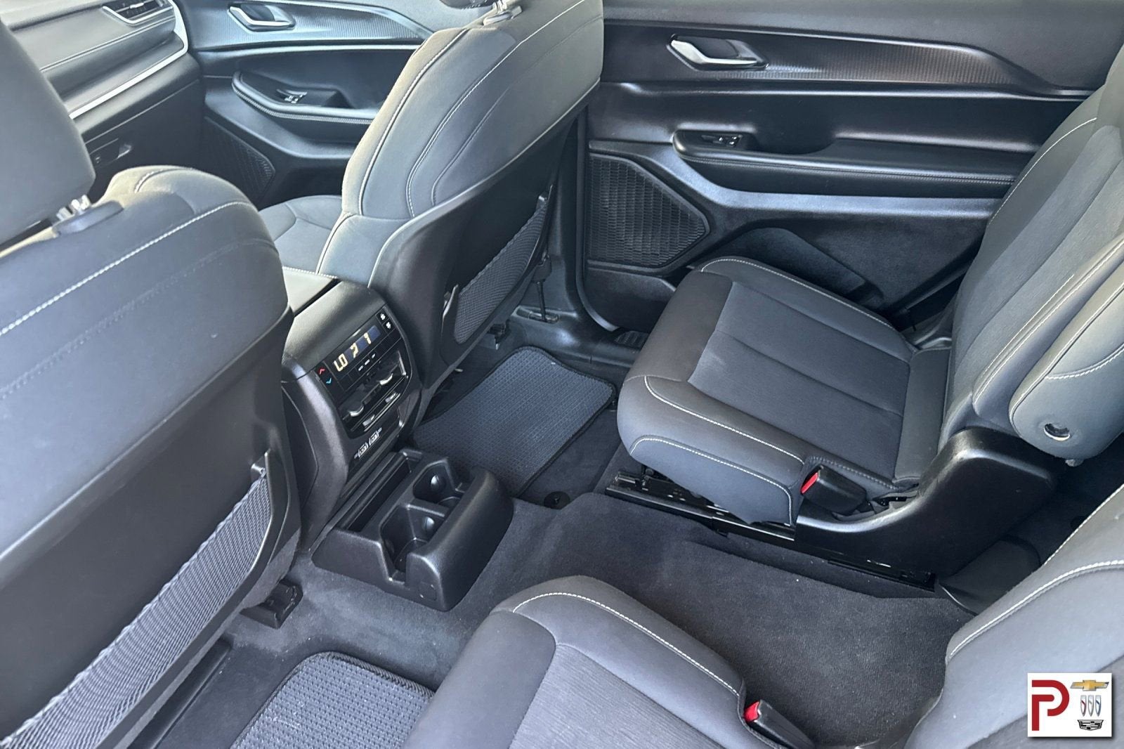 2023 Jeep Grand Cherokee L Laredo 4x4