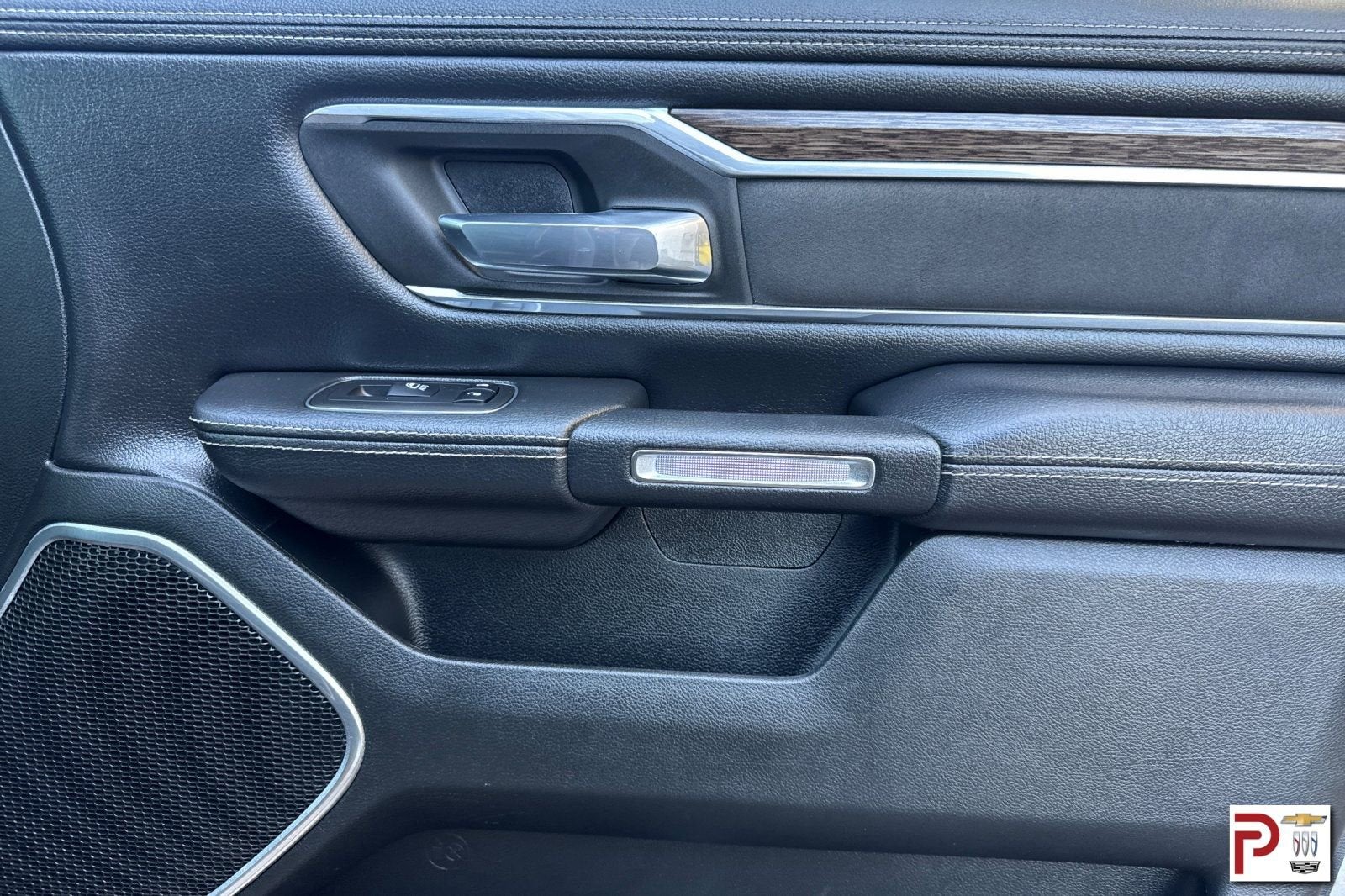 2019 RAM 1500 Laramie Crew Cab 4x4 5'7" Box