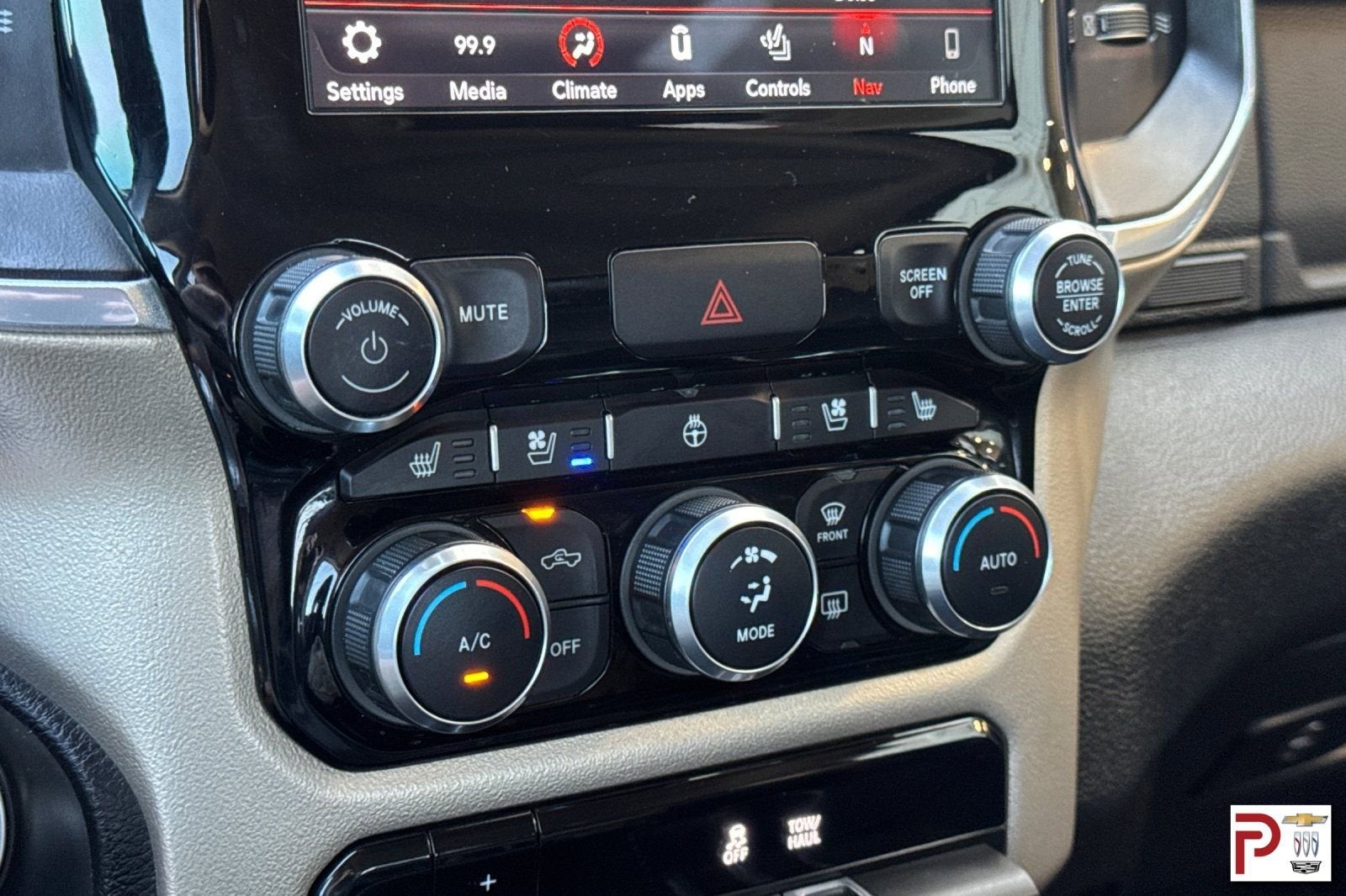 2019 RAM 1500 Laramie Crew Cab 4x4 5'7" Box