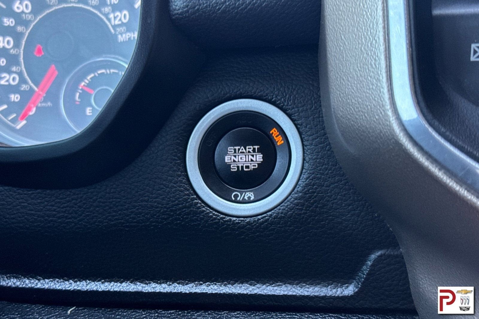2019 RAM 1500 Laramie Crew Cab 4x4 5'7" Box