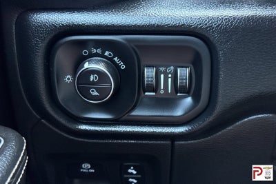 2019 RAM 1500 Laramie Crew Cab 4x4 5'7" Box