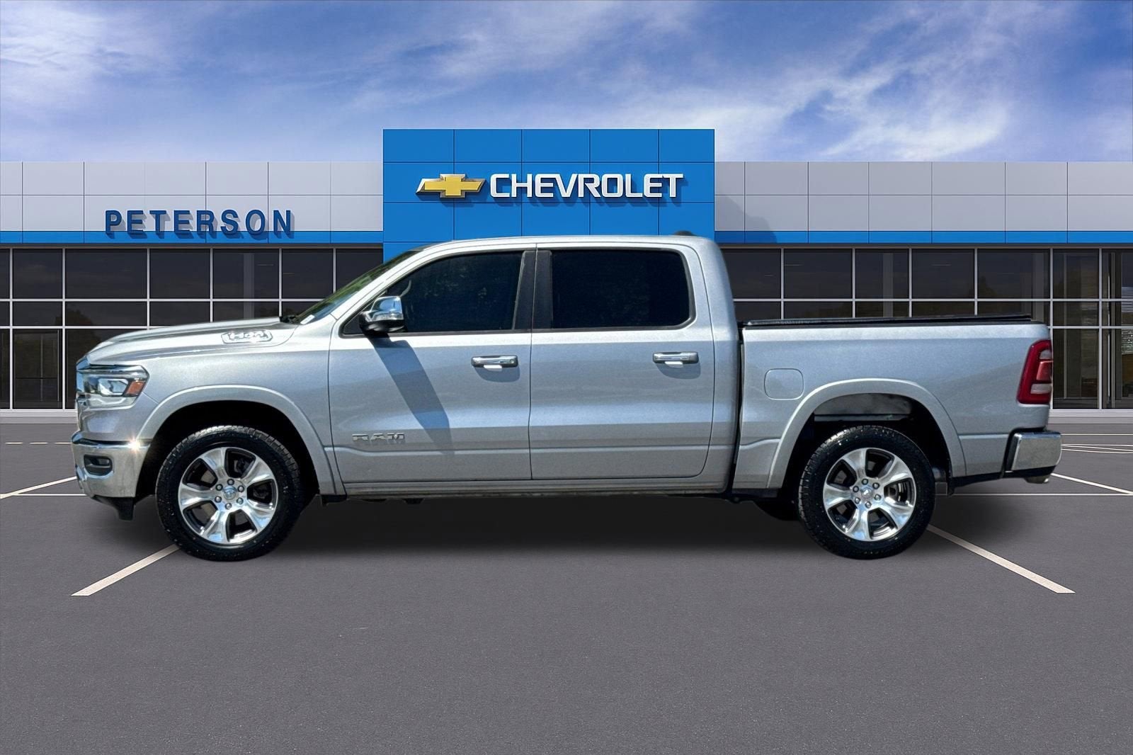 2019 RAM 1500 Laramie Crew Cab 4x4 5'7" Box