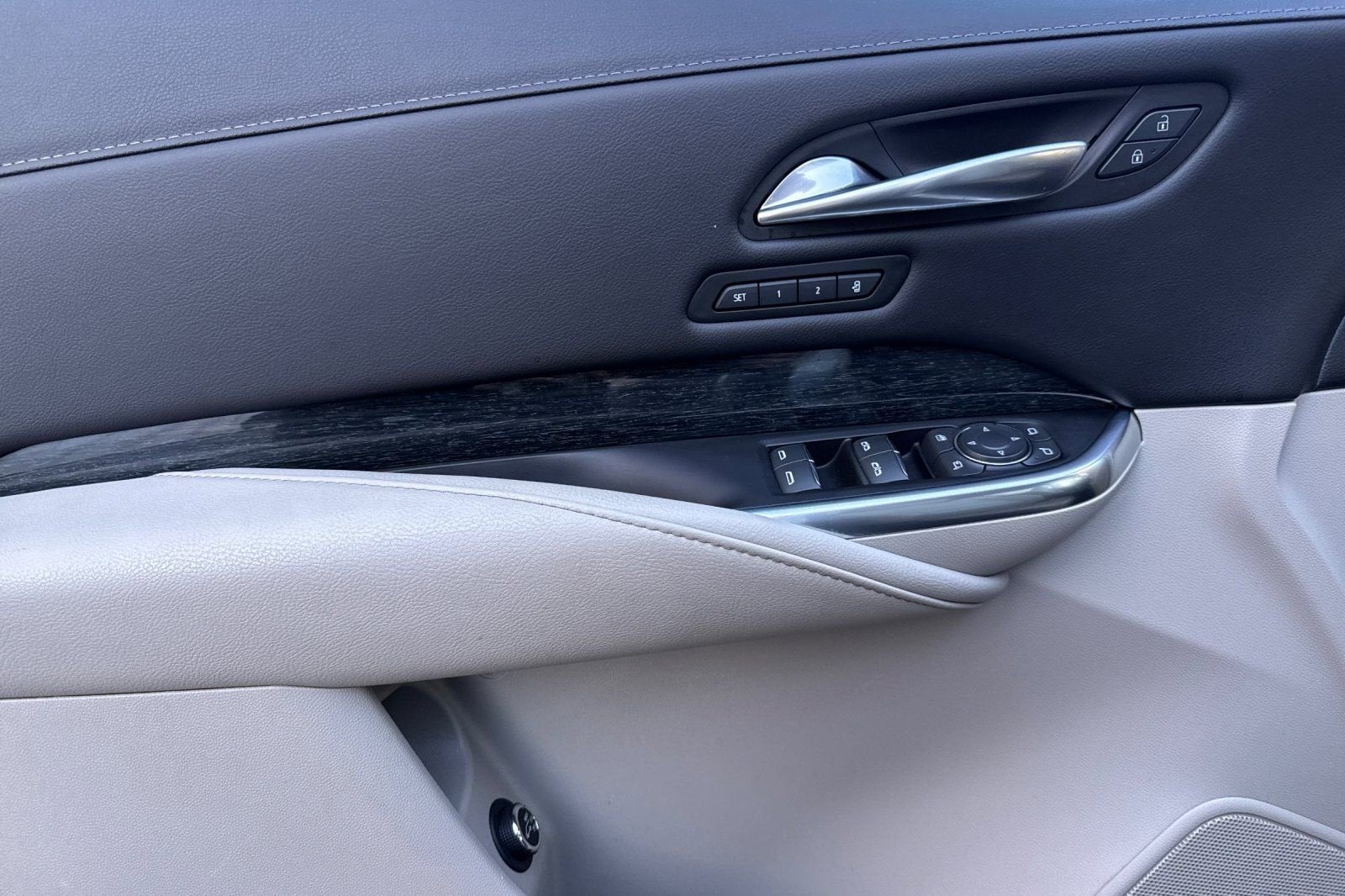 2022 Cadillac XT4 Premium Luxury