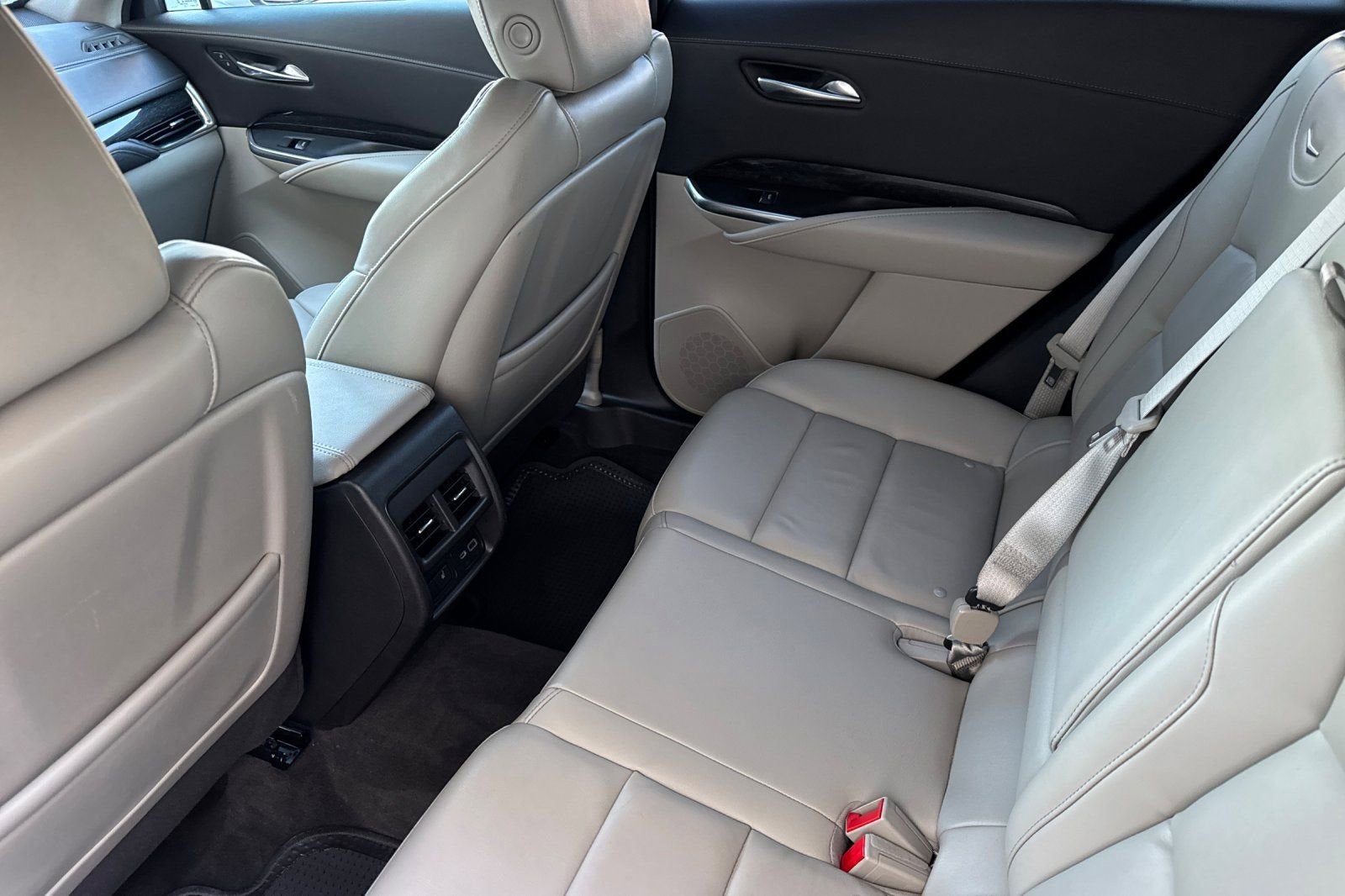 2022 Cadillac XT4 Premium Luxury