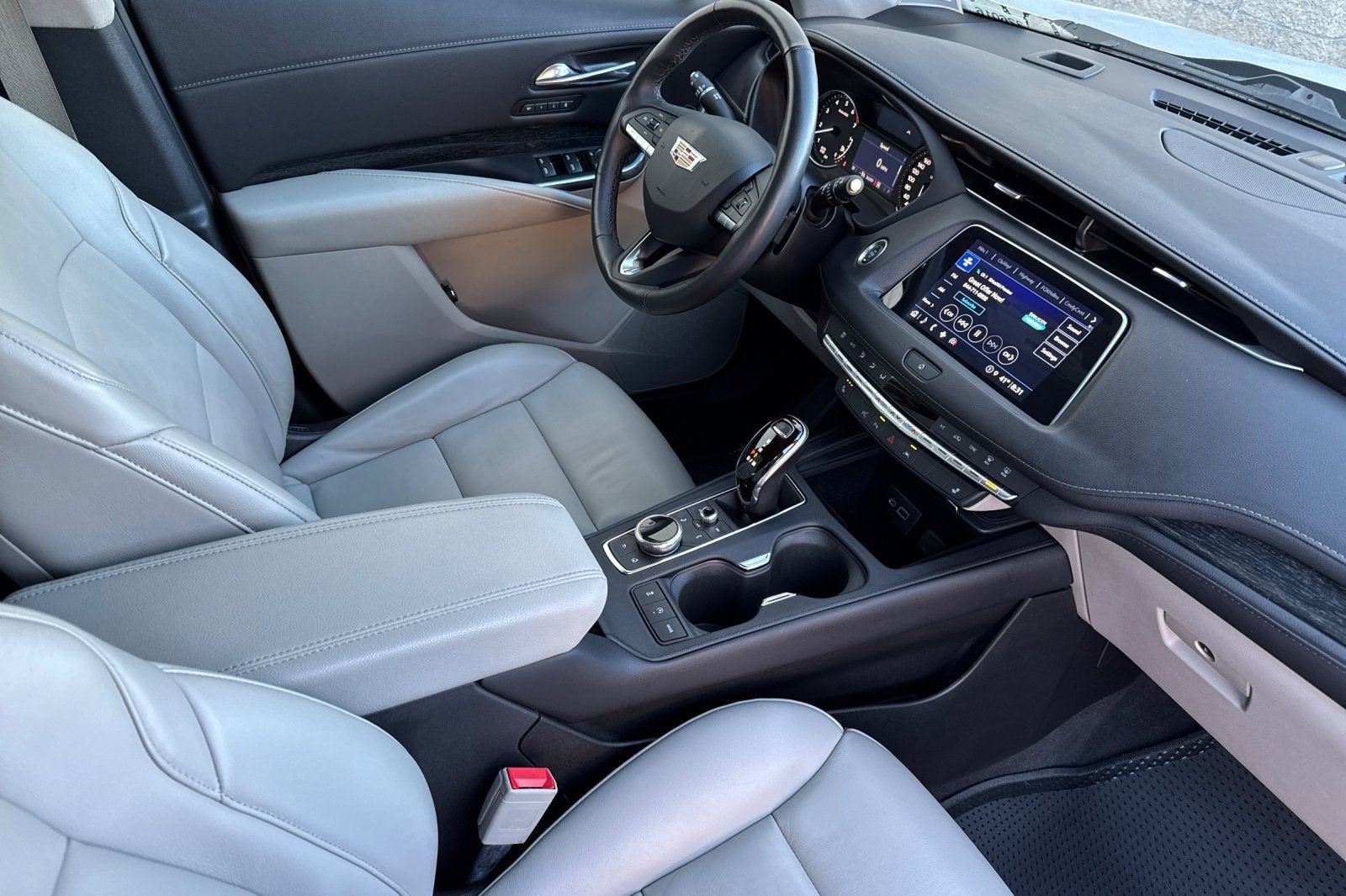 2022 Cadillac XT4 Premium Luxury