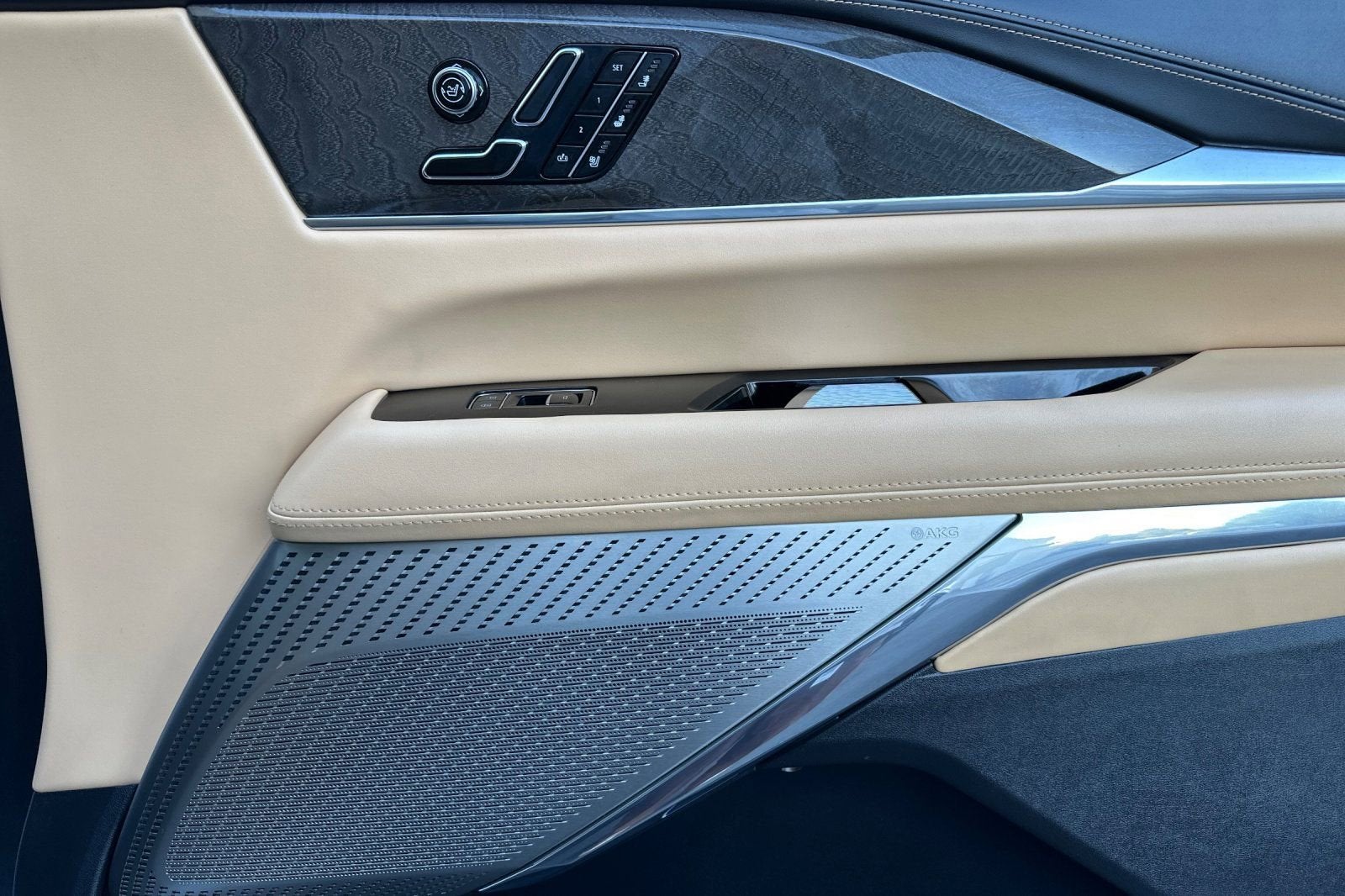 2025 Cadillac ESCALADE IQ Sport 2