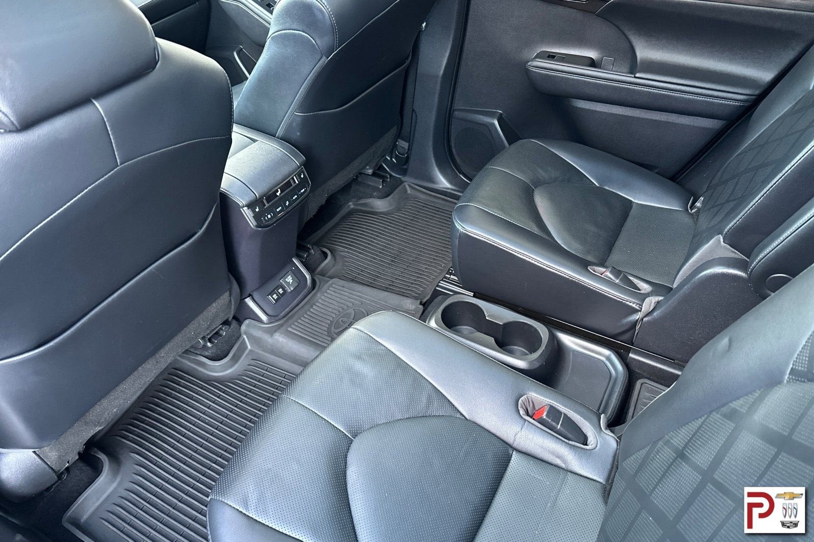 2021 Toyota Highlander Hybrid Platinum