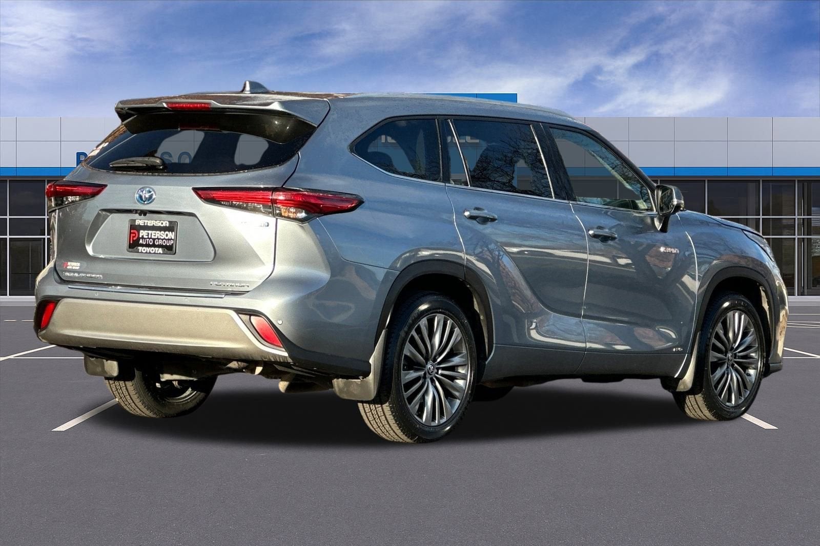 2021 Toyota Highlander Hybrid Platinum