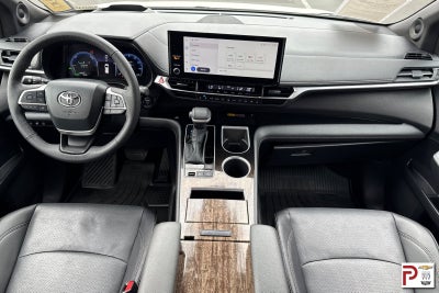 2025 Toyota Sienna Platinum