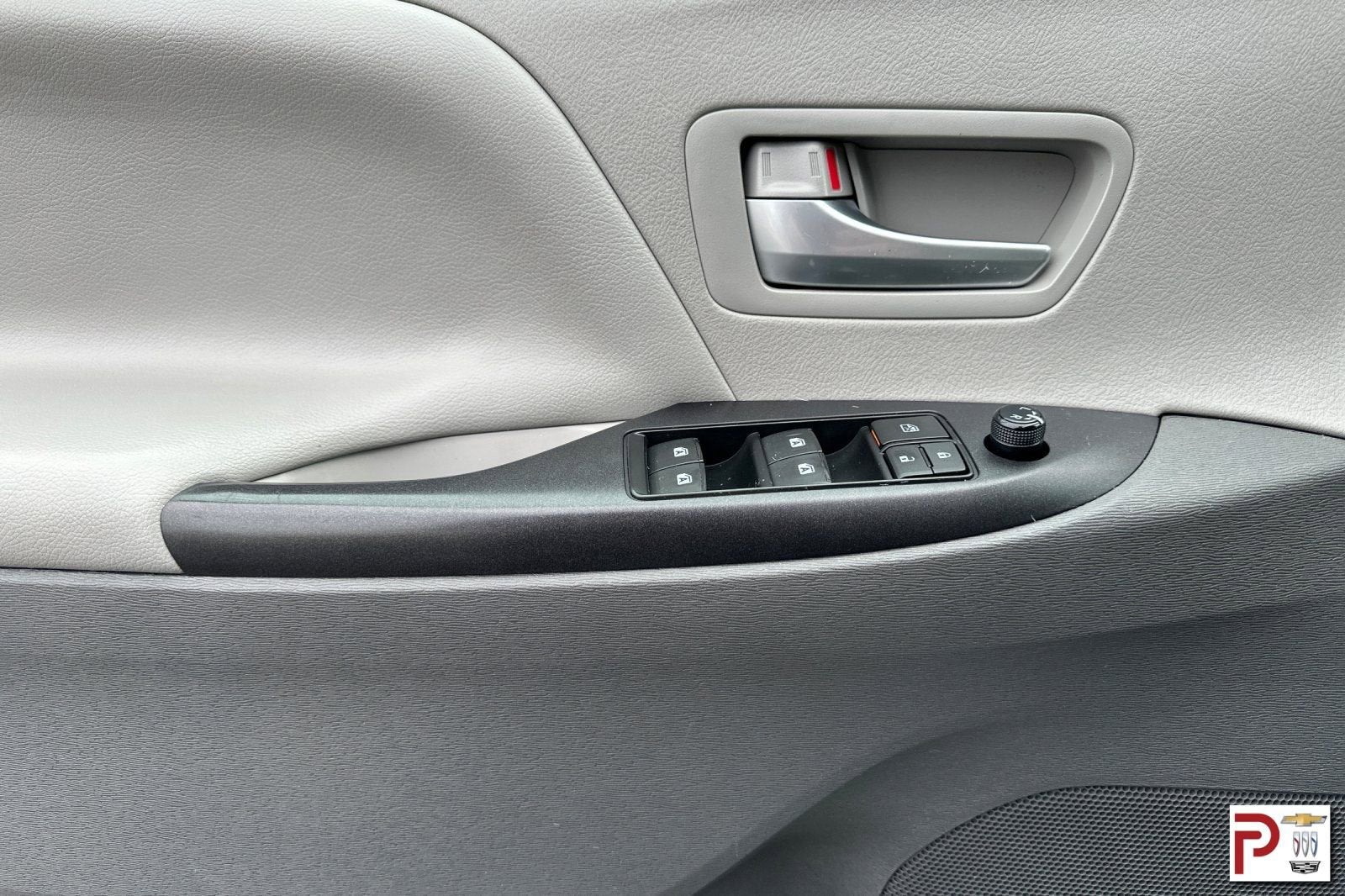 2017 Toyota Sienna LE 8 Passenger