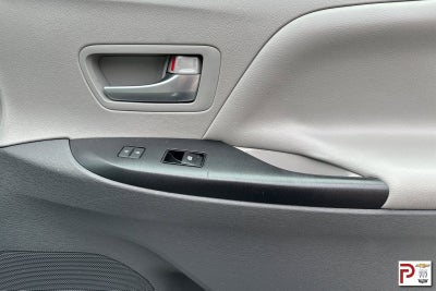 2017 Toyota Sienna LE 8 Passenger