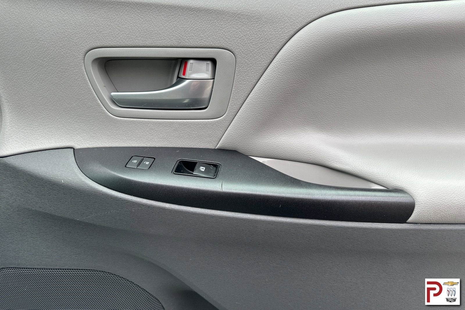 2017 Toyota Sienna LE 8 Passenger